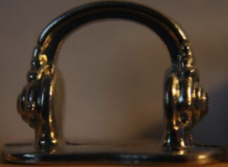 PARTS ONLY -Scene It Music Board Game - Metal Headphones Token